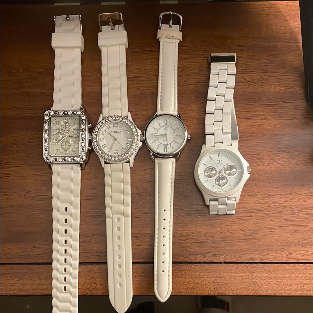 Time, it matters. Set of 4 Elegant Women's Watches